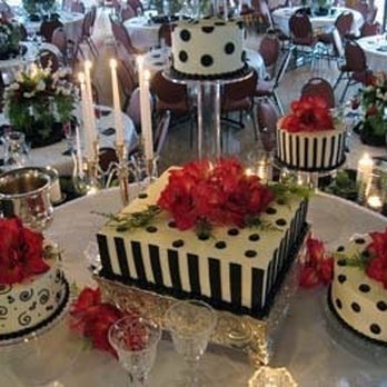 Brook Hollow Catering - a table set for a wedding reception - Cupcakes Near Me - Nebo, Kentucky Brook Hollow Catering - a table set for a wedding reception - Cupcakes Near Me - Nebo, Kentucky