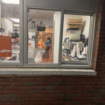 Popeyes Louisiana Kitchen - Yelling through speaker, very unprofessional. - Fast Food Near Me - Memphis, Tennessee Popeyes Louisiana Kitchen - Yelling through speaker, very unprofessional. - Fast Food Near Me - Memphis, Tennessee