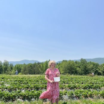 Critzer Family Farm - Picturesque scenery - Farmers Market Near Me - Afton, Virginia