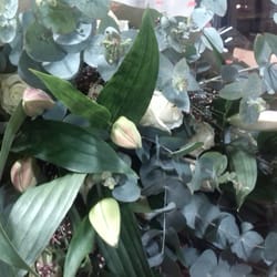 Bloemenhal Centraal Station - Op maat gemaakte grote bos bloemen met rozen en lelies van mij liefste Valentijn.