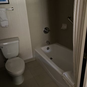DoubleTree by Hilton Hotel Claremont - Hotels Near Me - Claremont, California