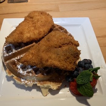 Fandee's Restaurant Sebastopol - Chicken and waffles. - American Near Me - Sebastopol, California