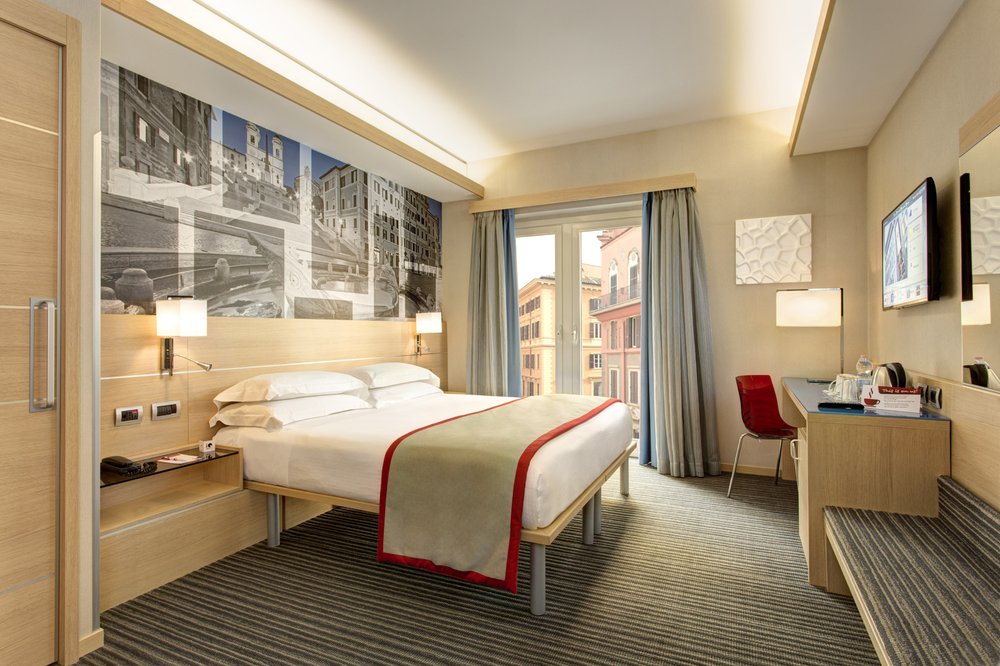 iQ Hotel Roma