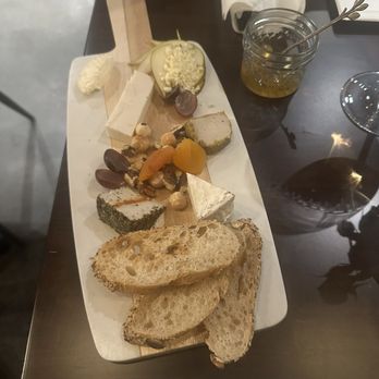 La Cave - Wine Bars Near Me - Pasadena, California