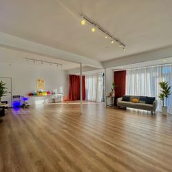 Los Angeles Salsa & Bachata Dance Academy - Rent our beautiful 23'x27' space for your next party, workshop, or event!