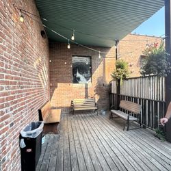 Burke's Pub - The amazing patio!