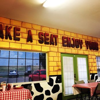 Big Daddys Burgers - take a seat enjoy your meal - Burgers Near Me - Pharr, Texas