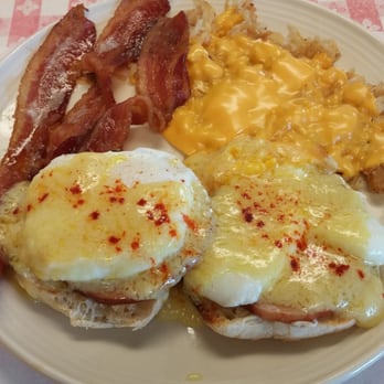 Glenda's Cafe - Eggs Benedict with bacon and cheese hash browns. - Breakfast & Brunch Near Me - Okauchee, Wisconsin