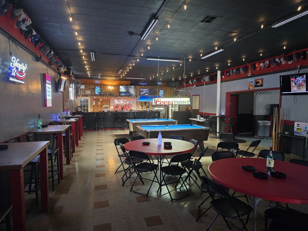 Tripp's Bar Logo