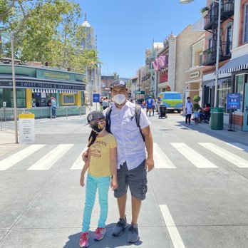 Universal Studios Hollywood - On the way to Secret Life of Pets - Amusement Parks Near Me - Universal City, California Universal Studios Hollywood - On the way to Secret Life of Pets - Amusement Parks Near Me - Universal City, California