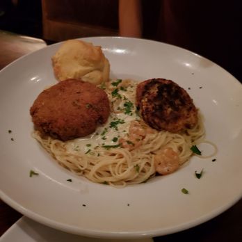 Copeland's - Crabcakes and Shrimp Alfredo - Cajun/Creole Near Me - Atlanta, Georgia
