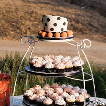 Elegance On Display - Everything was insanely moist and delicious....from the cupcakes to the cake and the cakepops...A++ - Desserts Near Me - Fallbrook, California