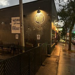 Blue Door Pub Como Ave
