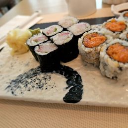 3 roll combo. Comes with soup. Tasty