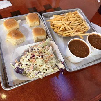 Firehouse Que & Brew - Family meal - Barbeque Near Me - Fallbrook, California