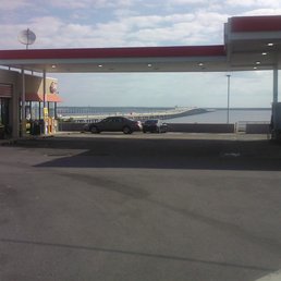 I told you ... it's attached to an Exxon gas station ... a gas station with a view!