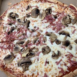 Hungry Howie's Pizza - I ordered a thin crust ham and mushroom pizza. 