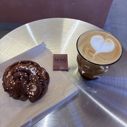 Cardamom bun and latte (for my matchless friends;)