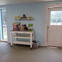 Green Dog Training - Front entry door to the office