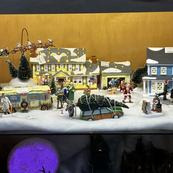 Christmas Shoppe the - A great Example of the movie National Lampoon's Christmas Vacation. One of the best I've ever seen at a place to shop at. - Holiday Decorations Near Me - Estes Park, Colorado