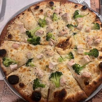 Cellos Farmhouse Italian - Alfredo Pizza - Pizza Near Me - Candia, New Hampshire Cellos Farmhouse Italian - Alfredo Pizza - Pizza Near Me - Candia, New Hampshire