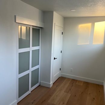 Sean Malt Construction - empty room with sliding doors - Landscaping Near Me - Portland, Oregon Sean Malt Construction - empty room with sliding doors - Landscaping Near Me - Portland, Oregon