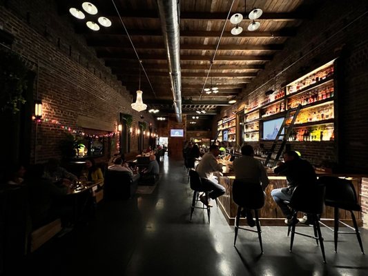Paddock & Whisky by null