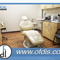 Orofacial & Dental Implant Surgery - Orofacial & Dental Implant Surgery Kissimmee - Consultation room