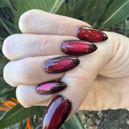 Red Cat-Eye Style Nails