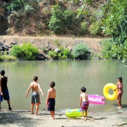Indian Flat RV Park - Across the street from the Campground, drive 5min down around other side for better places like this one where you can swim.