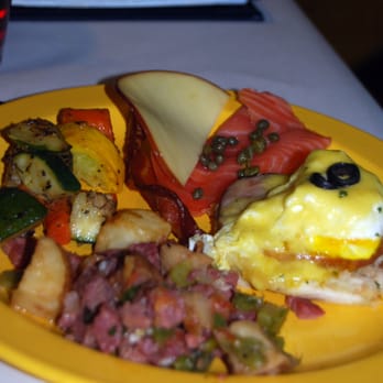 Goofy's Kitchen - some of the hot food - American Near Me - Anaheim, California