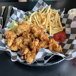 Richardson's Cafe - Oyster dinner with fries