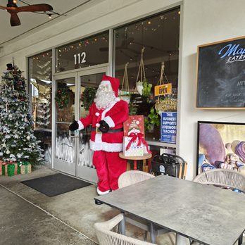 Maple Street Eatery - Outside - Bars Near Me - Livermore, California