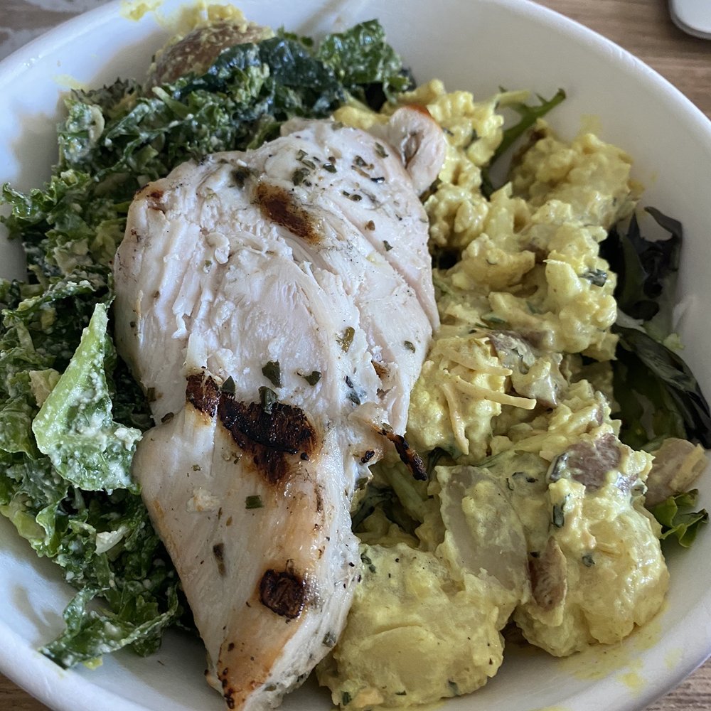 Half chicken bowl with lemon kale and curried cauliflower Half chicken bowl with lemon kale and curried cauliflower