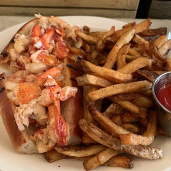 Neptune Oyster - Seafood Near Me - Boston, Massachusetts