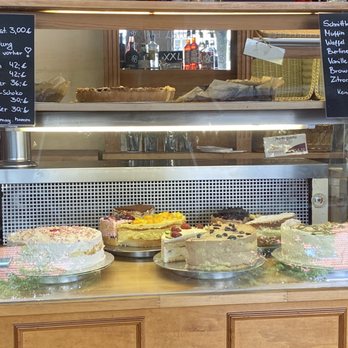 MAY - Torten-Tresen - Cafes Near Me - Hamburg, HH