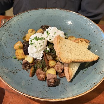 Lucy Restaurant & Bar - Braised Brisket Hash - New American Near Me - Yountville, California Lucy Restaurant & Bar - Braised Brisket Hash - New American Near Me - Yountville, California