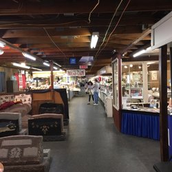 Renninger's Antique & Collectors Markets - In the market