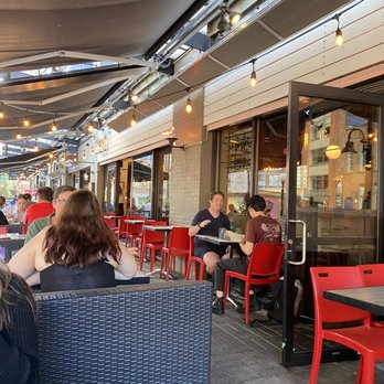MeeT in Yaletown - a group of people sitting outside a restaurant - Comfort Food Near Me - Vancouver, British Columbia