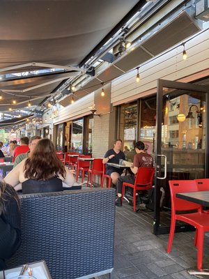 MeeT in Yaletown by null
