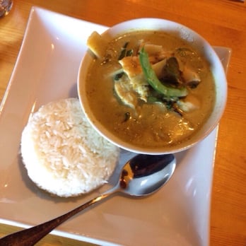 Jatujak - Curry Chicken with steamed rice (Lunch Special) - Food Delivery Services Near Me - Toronto, Ontario