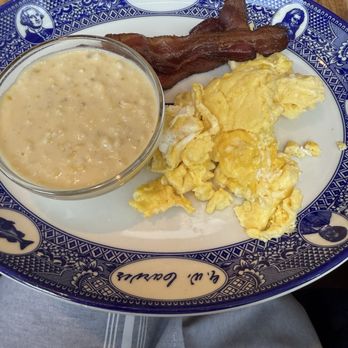 Founding Farmers DC - Cheesy Cheddar Grits - American Near Me - Washington, DC, District of Columbia