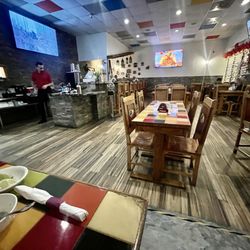 El Mayoral Restaurant & Grill