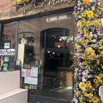 Coffee and Plants - Entrance - Coffee & Tea Near Me - Pasadena, California