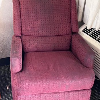 La Quinta Inn by Wyndham Phoenix Thomas Road - Disgusting chair - Hotels Near Me - Phoenix, Arizona