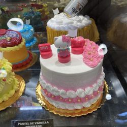 Northgate Market - Beautiful Hello Kitty cake!