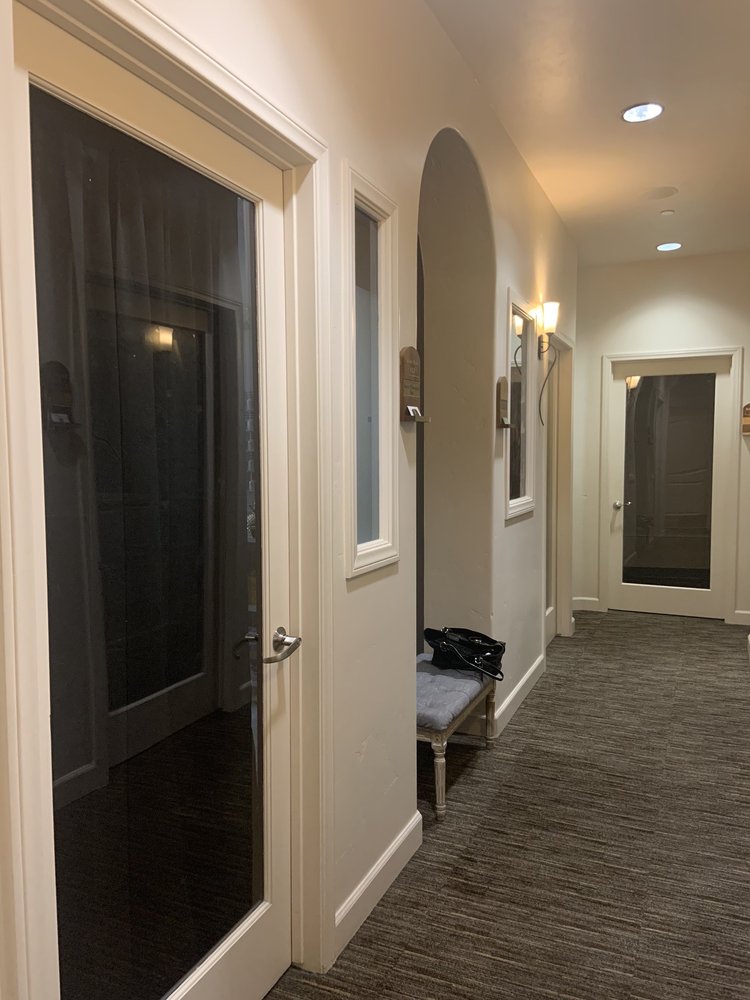 Sweet Pineapple Spa Logo