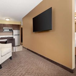 Microtel Inn & Suites by Wyndham Weyburn - Suite