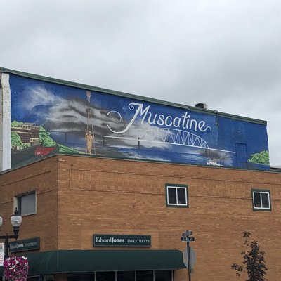 Boonie's On the Avenue by null