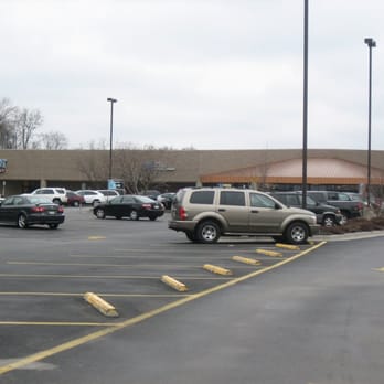 Kroger Supermarket - cars parked in a parking lot - Grocery Near Me - Knoxville, Tennessee